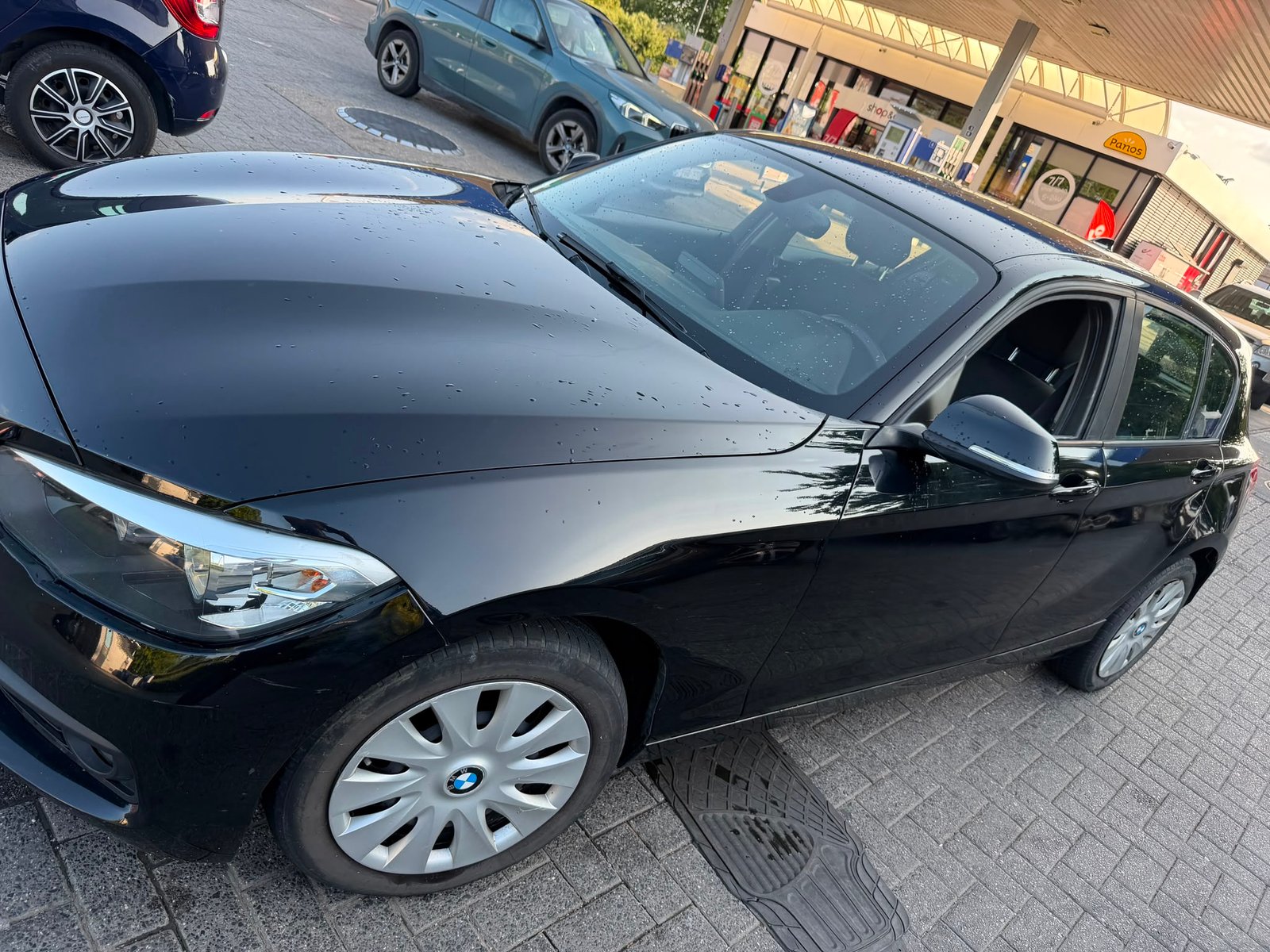 BMW 118i 2017 - Côté